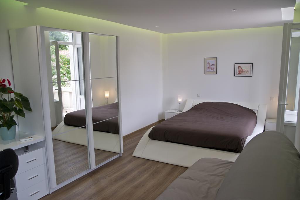 Moulin Des Tours Bed and Breakfast Barbaste Δωμάτιο φωτογραφία