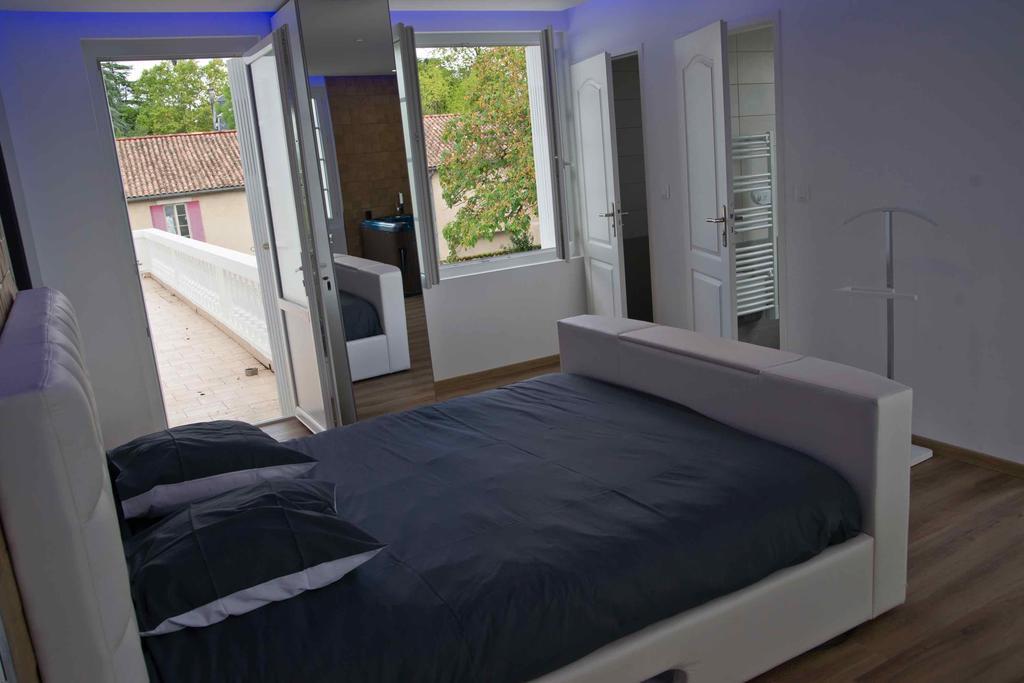 Moulin Des Tours Bed and Breakfast Barbaste Εξωτερικό φωτογραφία